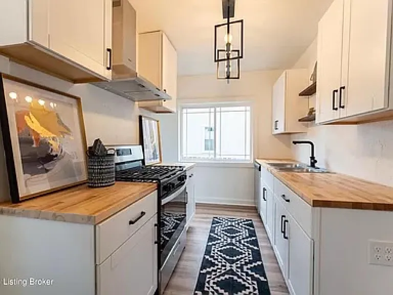 2145 Gladstone Ave — Photo 14