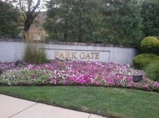 3 Carriage Pl, Edison, NJ 08820