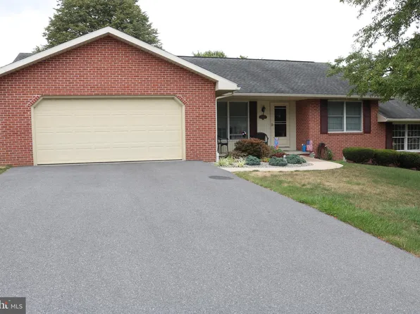 11948 N Woodlea Dr, Waynesboro, PA 17268