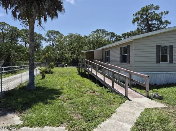 7616 Marx Dr, North Fort Myers, FL 33917