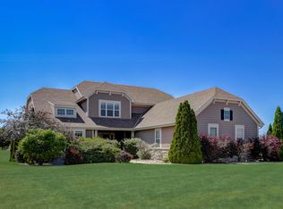 W282N6595 Forest Ridge Cir, Sussex, WI 53089