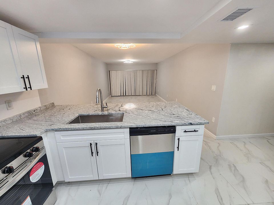 1st image of 485 N Pine Island Road #204a
