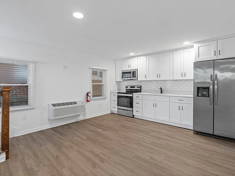 54 W Somerset St #REAR — Photo 2