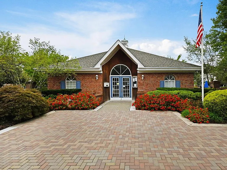 250 Larch Ln #250 — Photo 20