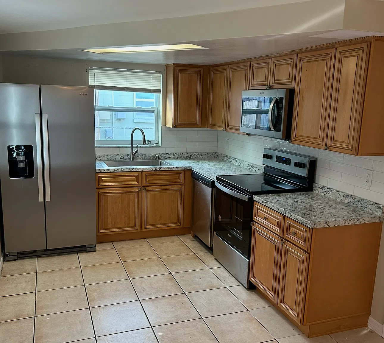 3 bed, 1250 sqft, $1,895 — Photo 2