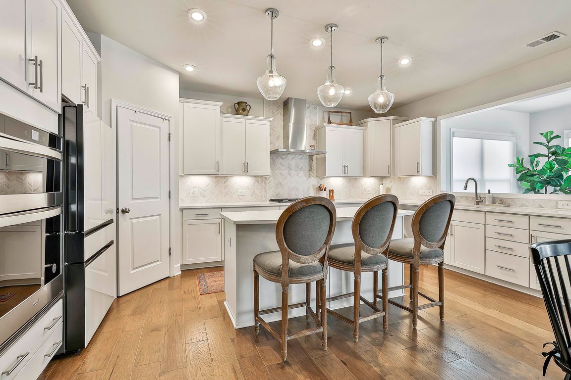 next background image