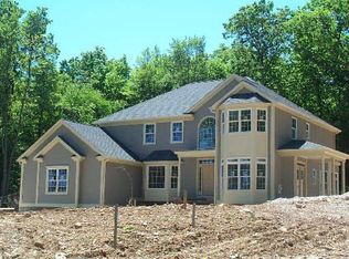 53 Russett Rd, Newtown, CT 06482