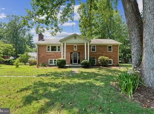 4720 Briggs Rd, Fairfax, VA 22030