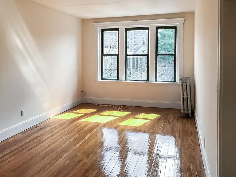 395 Harvard St #5 — Photo 2