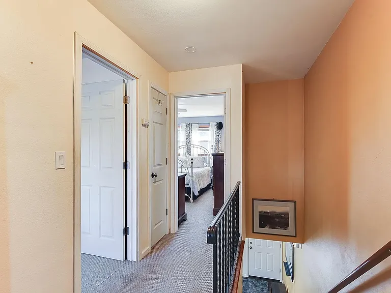 1713 Gurney St N — Photo 23
