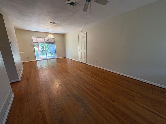 3rd image of 588 Rea Ave