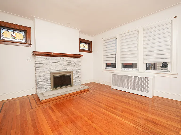 804 Fairview Ln — Photo 2