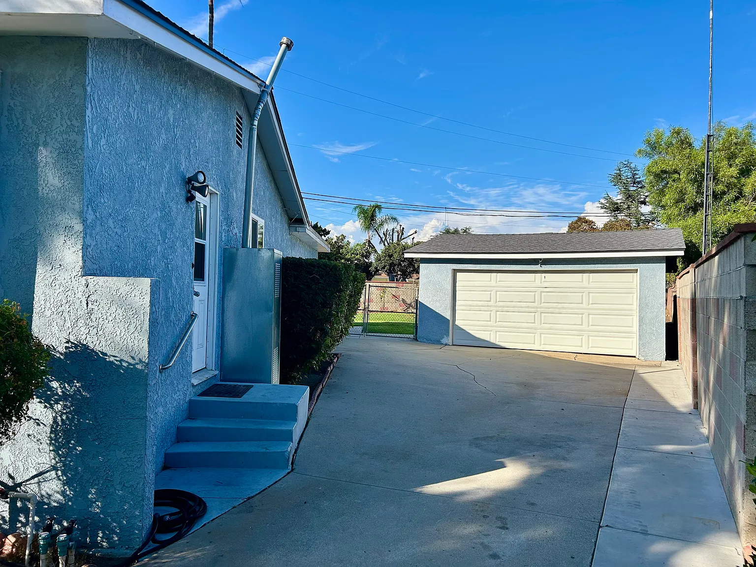 3 bed, 1.5 bath, 1484 sqft, $3,695 — Photo 2