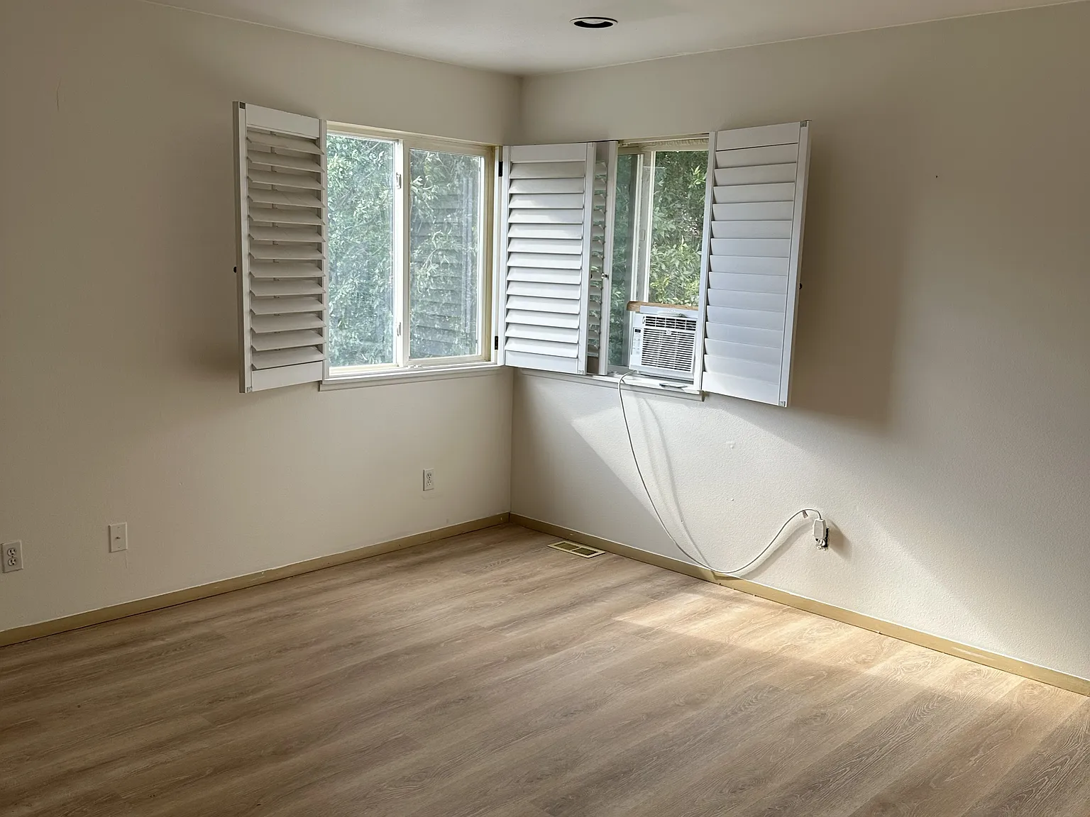 5 bed, 3500 sqft, $1,100 — Photo 3