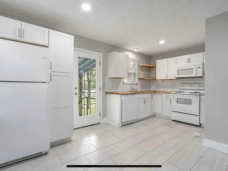 2929 Teakwood Dr — Photo 7