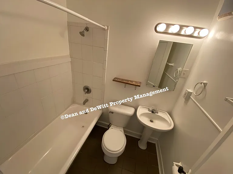 456 13th Ave NE #4 — Photo 6