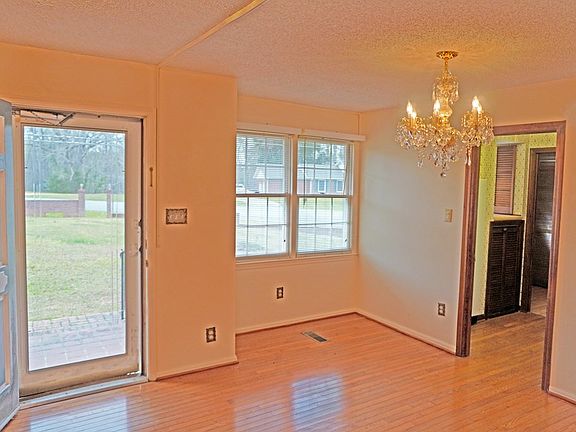 2nd image of 6 Woodlawn Dr