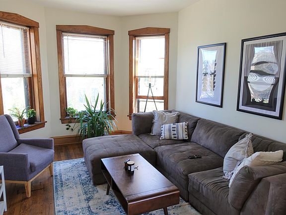 3rd image of 2116 N Oakley Ave APT 3S