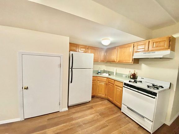 3rd image of 141 Alberta Ave Floor 1