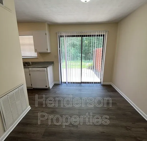 1347 N 6th St — Photo 5