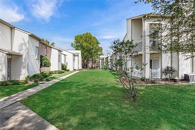 1st image of 412 Parkview Blvd #412