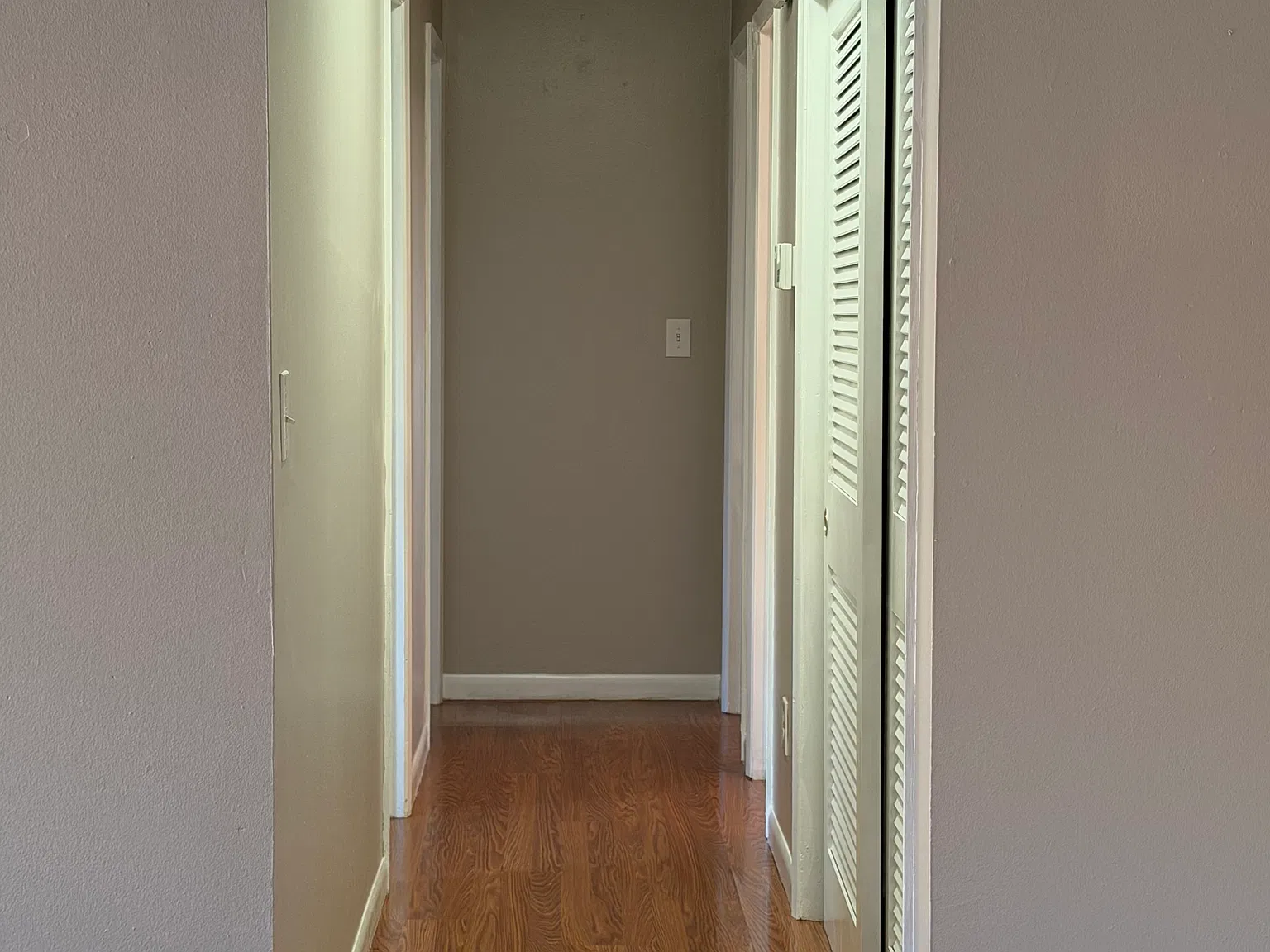 3 bed, 900 sqft, $2,100 — Photo 3