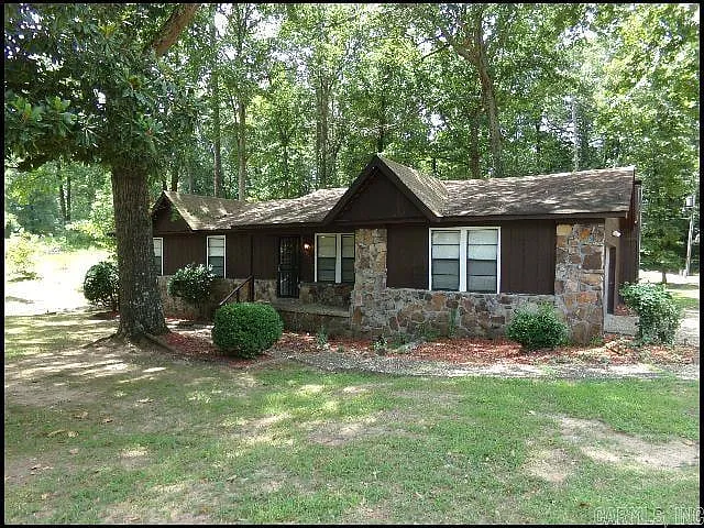 2818 Stephanie Dr — Photo 2
