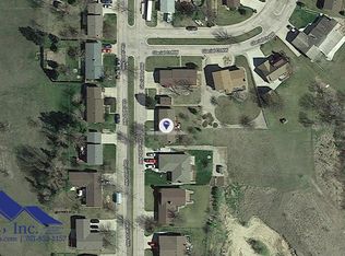 1520 Glacial Dr, Minot, ND 58703