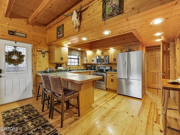 3rd image of 3517 Sand Ridge Way