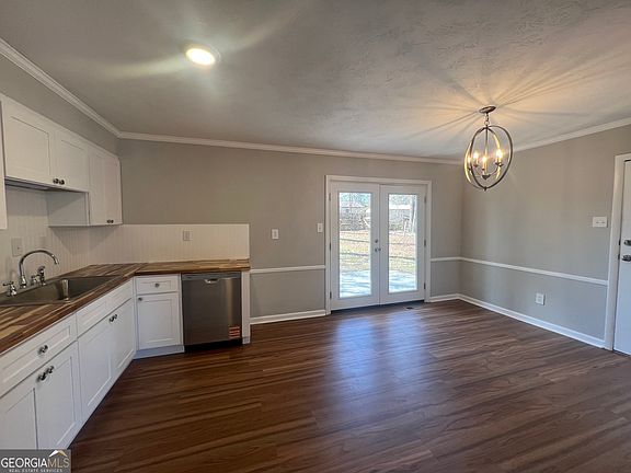 5th image of 466 Edgar Cir