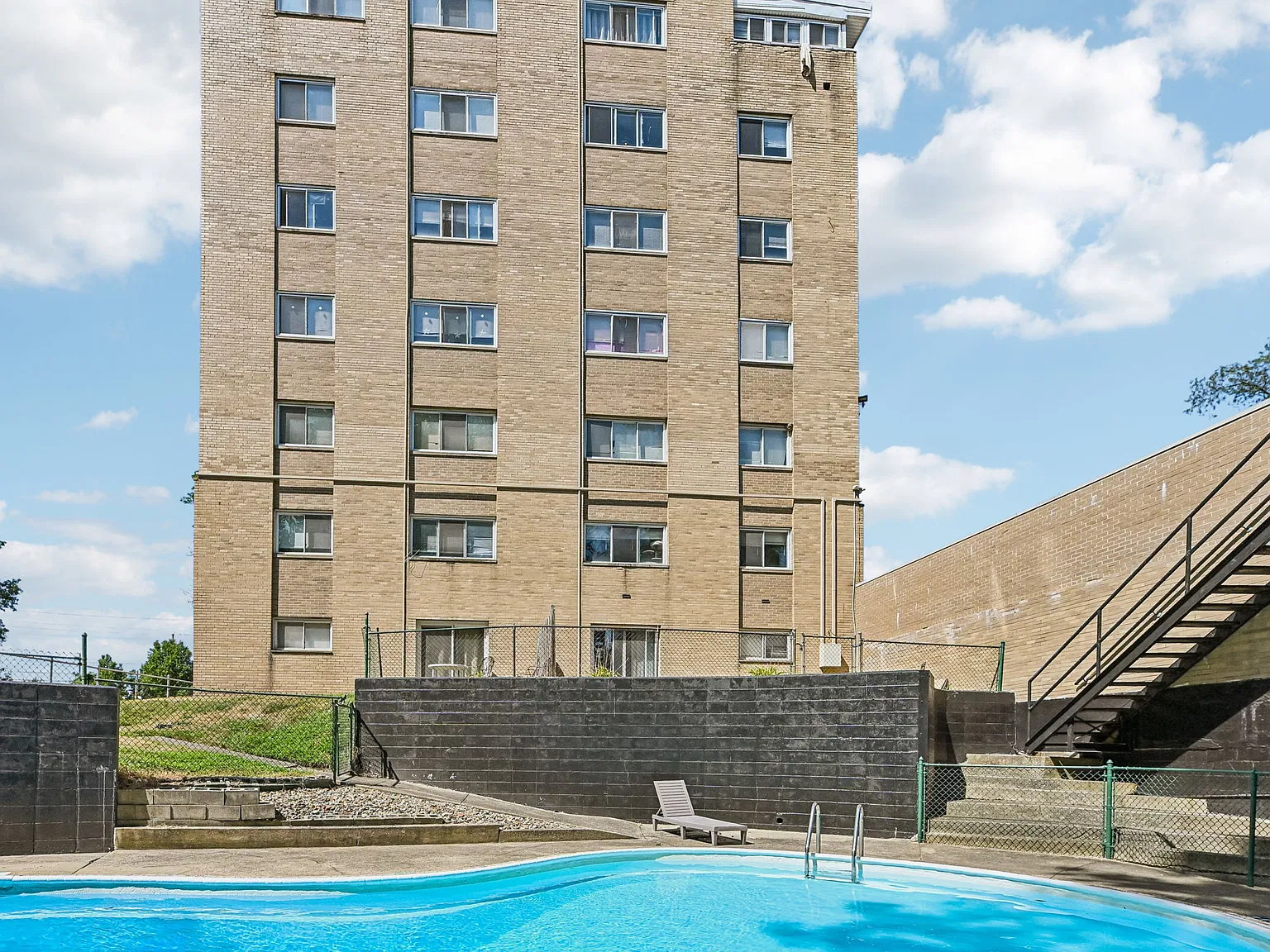 Park Tower — Photo 2