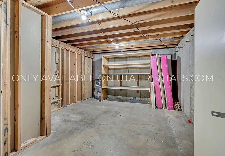 786 E 350 N — Photo 28