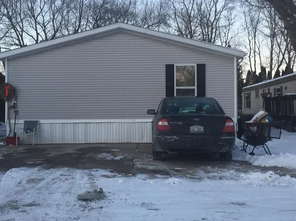 321 Lorraine Dr, Freeport, IL 61032