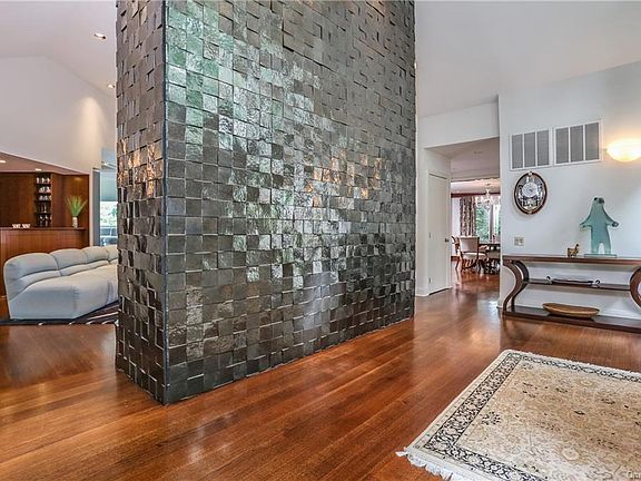 2nd image of 15 Rolling Hills Ln