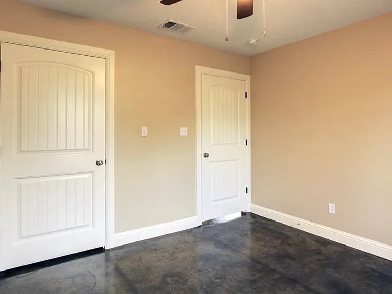 212 E Walker St — Photo 9
