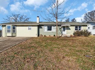 221 E Sand St, Pacific, MO 63069