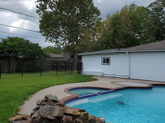 3rd image of 3306 Churchill St