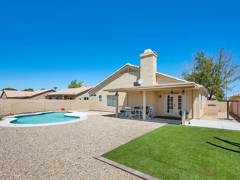 10319 W Luke Ave — Photo 16