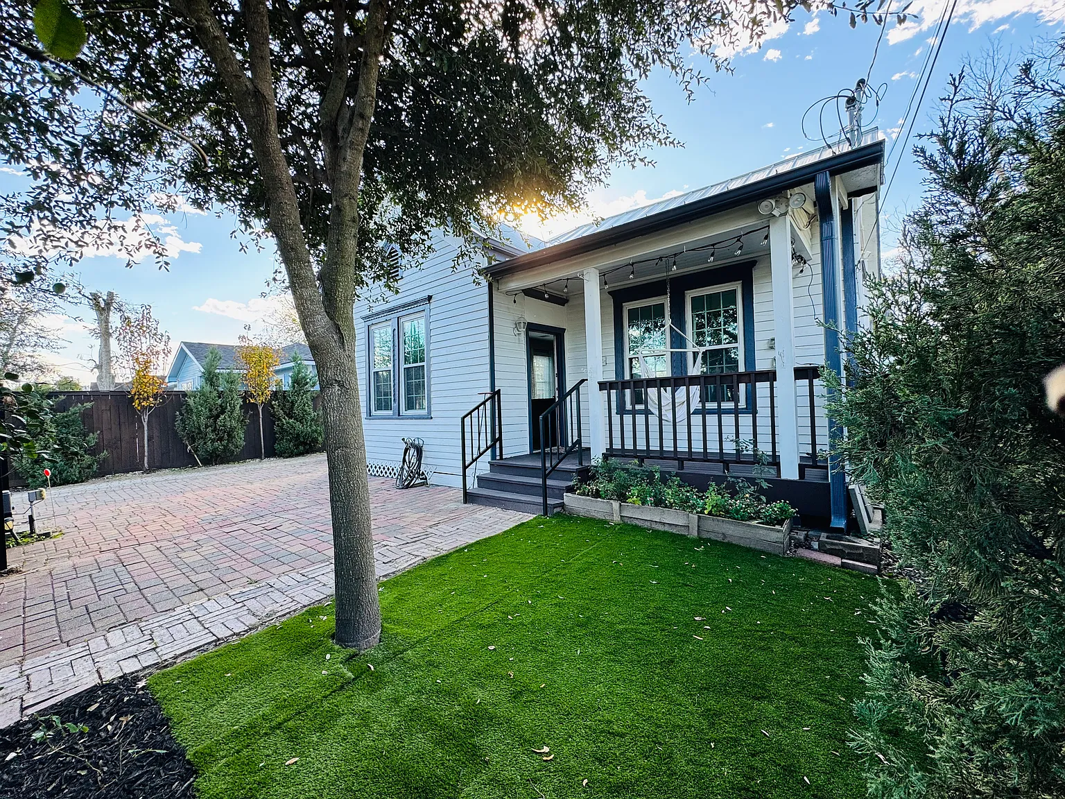 3913 Moore St — Photo 4