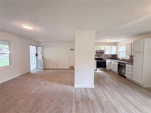 3rd image of 11121 Herrick Ave
