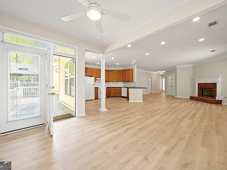 1221 Pinehurst Dr — Photo 13