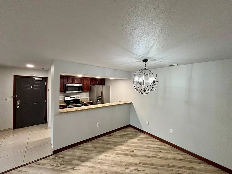 118 Rhodes St — Photo 4