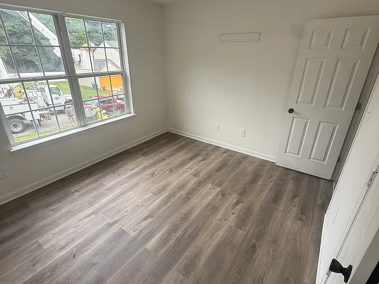 705 Waveland Ave — Photo 27