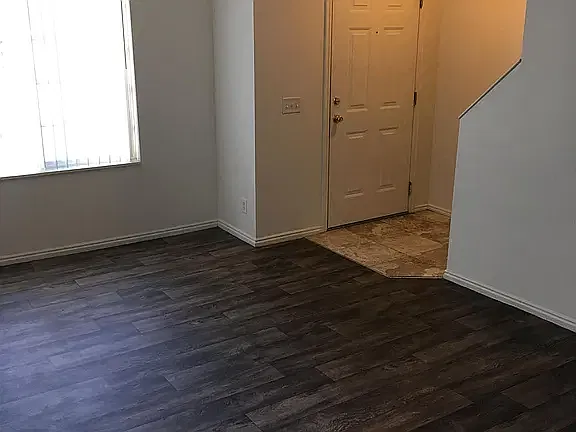 2 bed, 1.5 bath, 1000 sqft, $1,350 — Photo 3