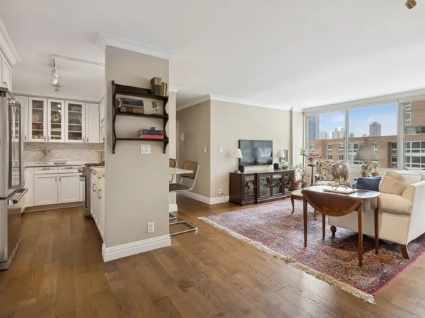 575 Main Street 605 image 3 of 17