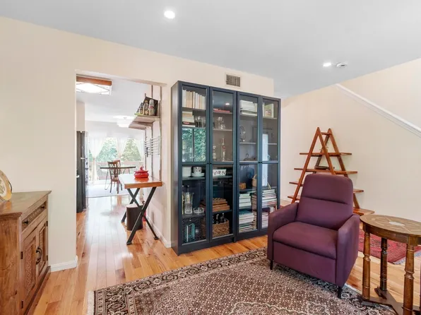 13 Nightingale Ln #13, Salem, MA 01970