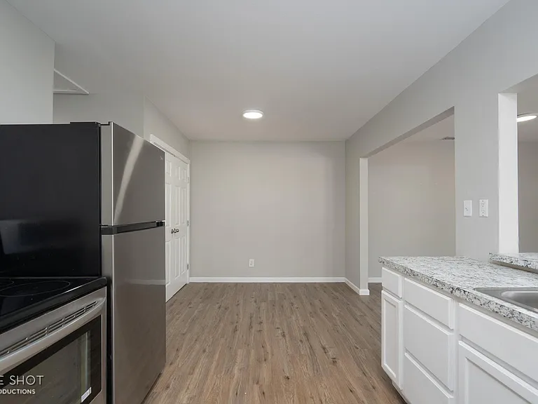 2744 Russell Ave — Photo 8