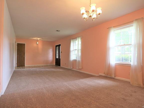 4th image of 426 Carol Villa Dr