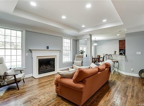 5th image of 718 Ashgrove Ln