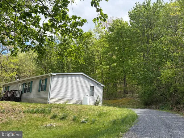 216 Walnut Dr, Moorefield, WV 26836